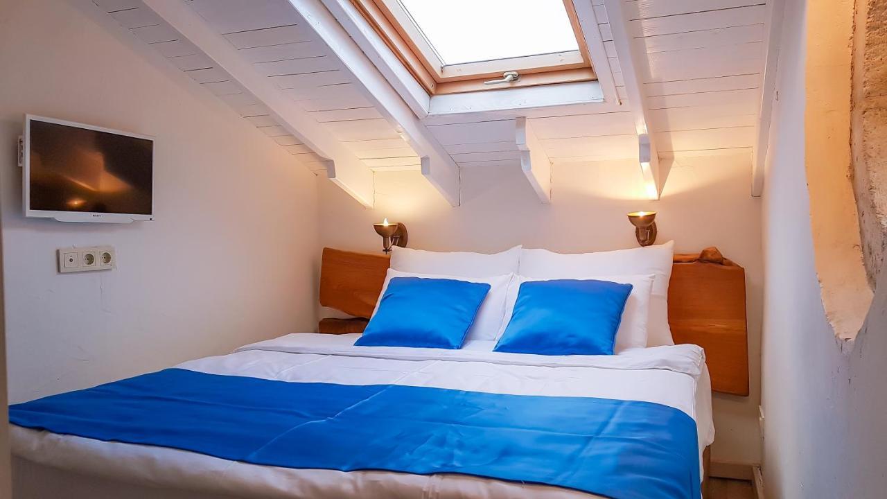Rebetiko Hotel
