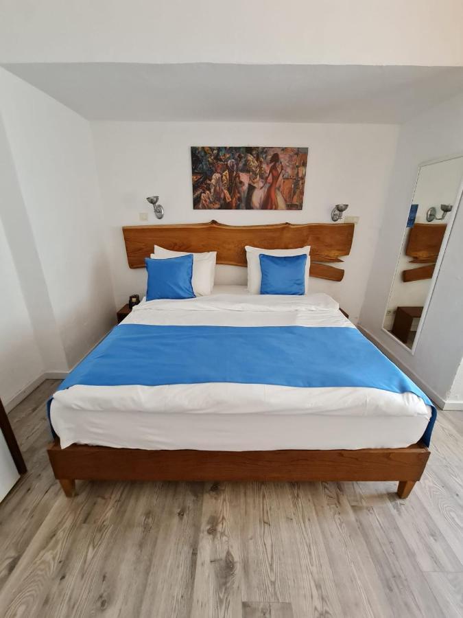 Rebetiko Hotel
