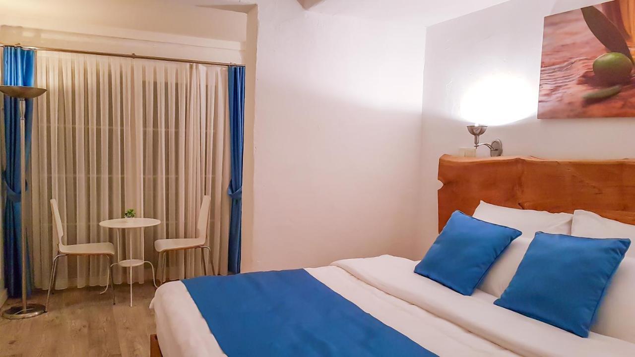 Rebetiko Hotel