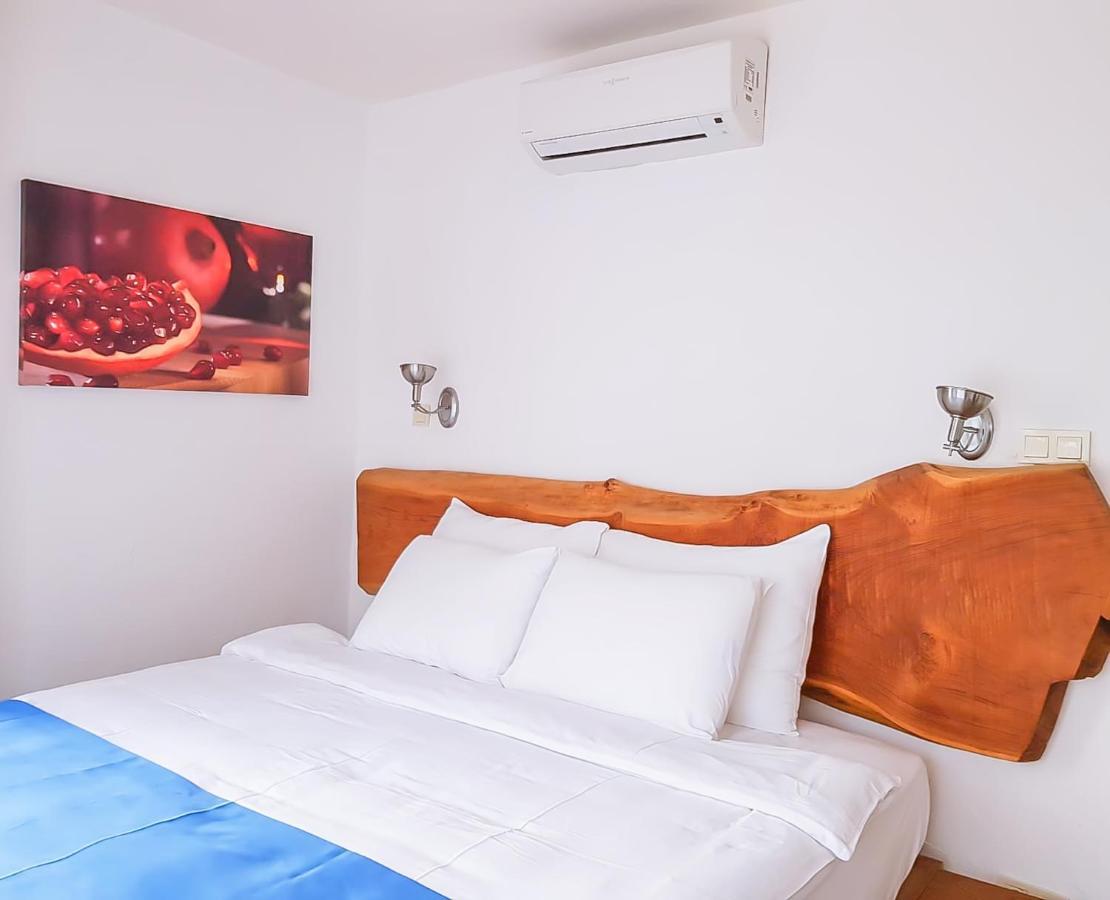 Rebetiko Hotel