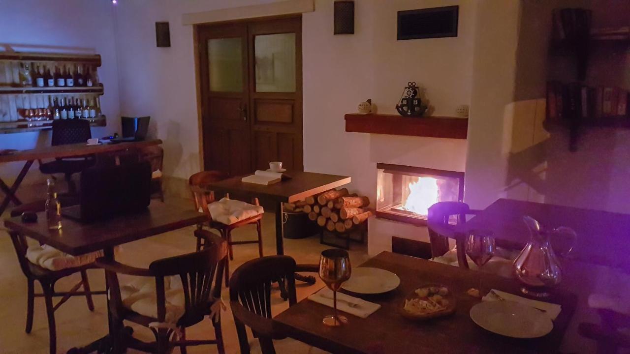 Rebetiko Hotel